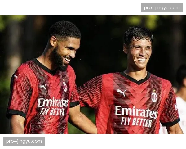 AC米兰中场洛夫图斯-奇克遭遇牙槽骨骨折重伤,预计将缺席数月 AC米兰中场洛夫图斯-奇克遭遇牙槽骨骨折重伤,预计将缺席数月