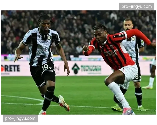 AC米兰训练课聚焦：莱奥与特奥在左路肋部区域的传跑配合加练